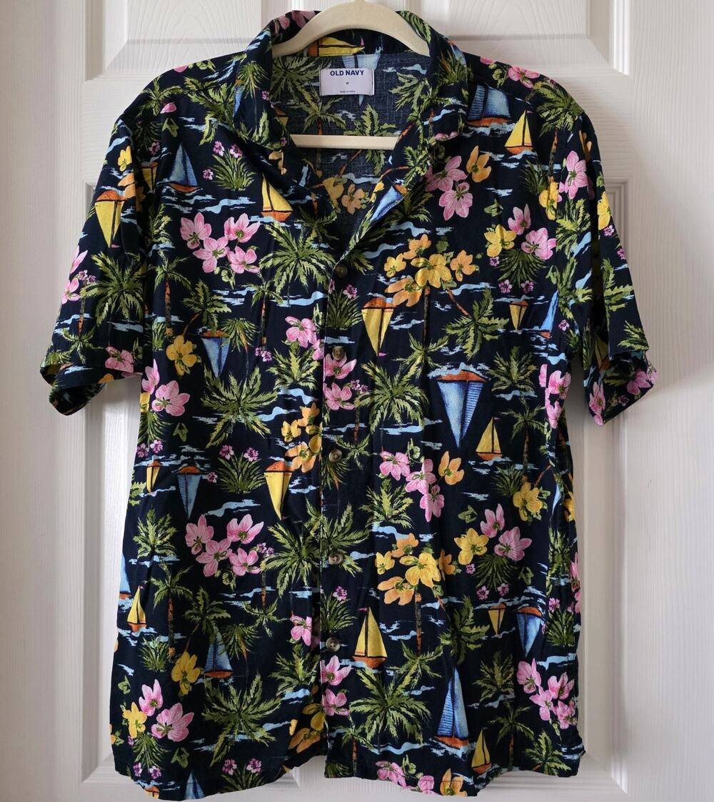 Old Navy Vibrant Tropical Button Up Short Sleeve Shirt size Medium